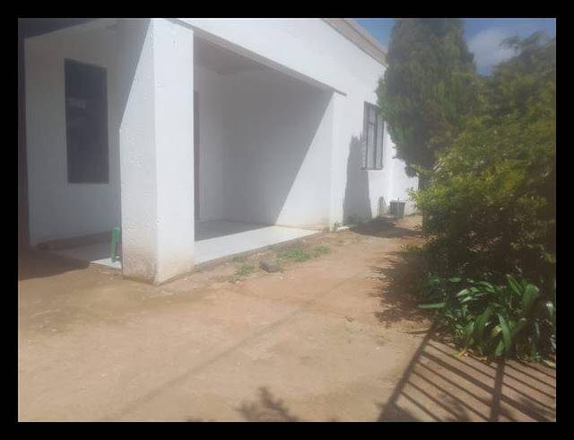 4 BEDROOM HOUSE FOR SALE IN PROTEA GLEN